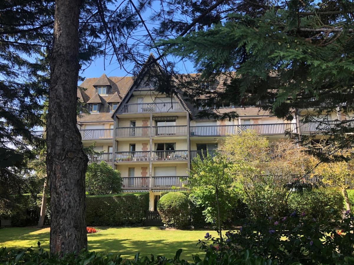 Beau Studio Terrasse Vue Jardin - A 2 Pas De La Mer Deauville Exterior foto